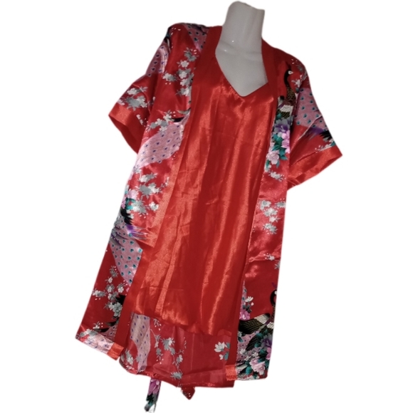 Red chemise and robe set - Picture 3 of 10